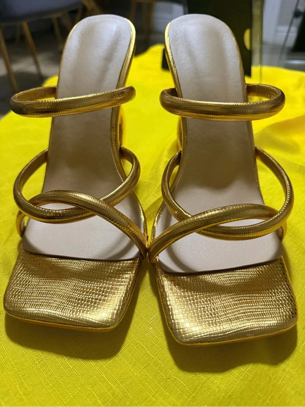 N/A elegant gold
